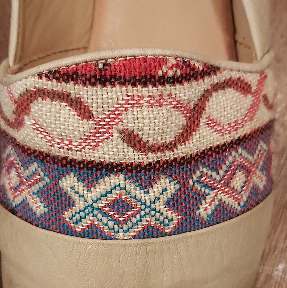 Bueno Beige Leather Flats with Multicolor Embroidered Accent - Picture 4 of 8